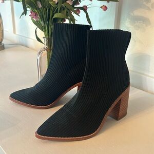 Women’s 7.5 Pointy Toe Sock Boot